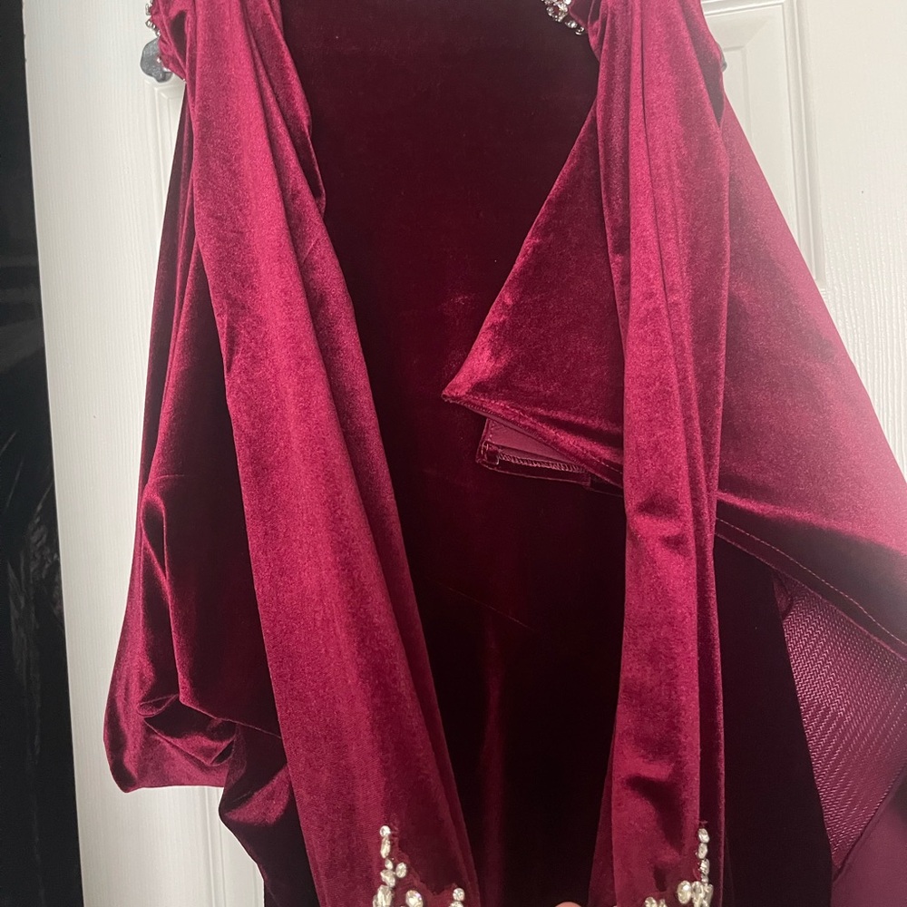 Elegant Burgundy Off-Shoulder Dress - Picture 5 of 10